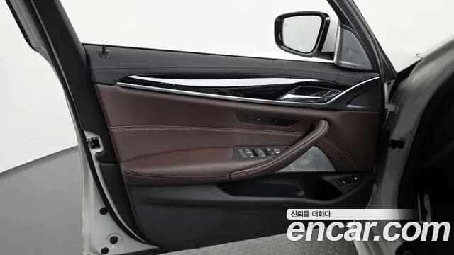 2021 BMW 5Series (G30) 530e M Sport Sold VIN WBA51AG02MCG69521 – exterior detail 2021 BMW 5Series (G30) 530e M Sport Sold VIN WBA51AG02MCG69521 – exterior detail