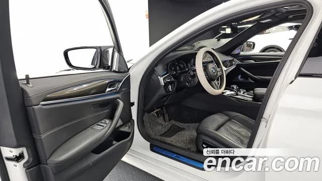 2021 BMW 5 Series (G30) 530e M Sport Sold VIN WBA51AG05MCH49363 – front exterior 2021 BMW 5 Series (G30) 530e M Sport Sold VIN WBA51AG05MCH49363 – front exterior