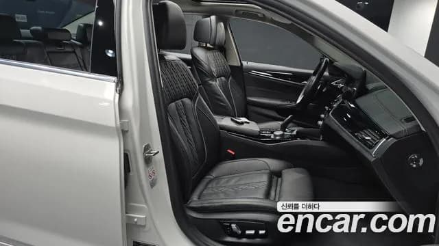 2021 BMW 5Series (G30) 530e Luxury Sold VIN WBA51AG06MCG90002 – trunk area 2021 BMW 5Series (G30) 530e Luxury Sold VIN WBA51AG06MCG90002 – trunk area