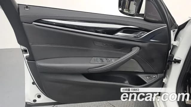 2021 BMW 5Series (G30) 530e M Sport Sold VIN WBA51AG07MCF56289 – side profile 2021 BMW 5Series (G30) 530e M Sport Sold VIN WBA51AG07MCF56289 – side profile