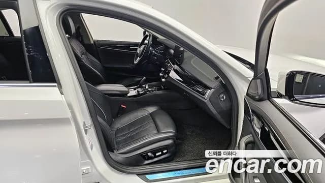 2021 BMW 5Series (G30) 530e Luxury Sold VIN WBA51AG08MCF17050 – rear exterior 2021 BMW 5Series (G30) 530e Luxury Sold VIN WBA51AG08MCF17050 – rear exterior