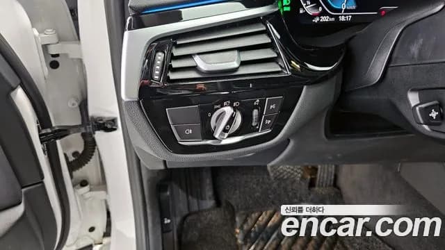 2021 BMW 5Series (G30) 530e Luxury Sold VIN WBA51AG08MCF17050 – exterior detail 2021 BMW 5Series (G30) 530e Luxury Sold VIN WBA51AG08MCF17050 – exterior detail