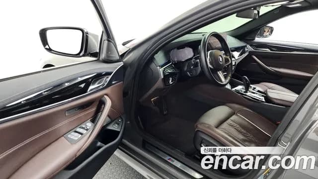 2022 BMW 5 Series (G30) 530e M Sport Sold VIN WBA51AG0XNCK00935 – trunk area 2022 BMW 5 Series (G30) 530e M Sport Sold VIN WBA51AG0XNCK00935 – trunk area
