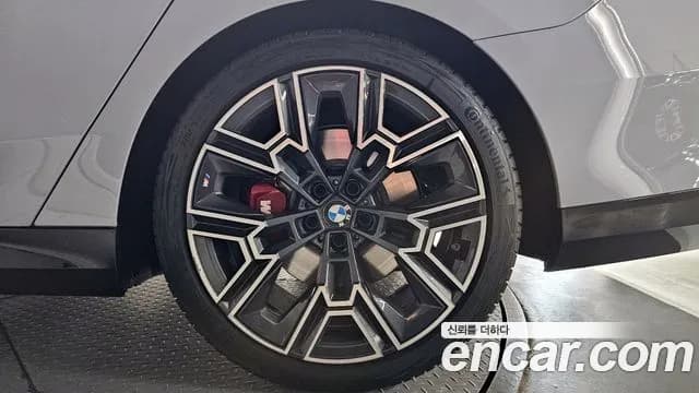 2026 BMW 5 Series (G60) 530i xDrive M Sport Pro Special Edition Sold VIN WBA51FJ08TCV96141 – photo 17 2026 BMW 5 Series (G60) 530i xDrive M Sport Pro Special Edition Sold VIN WBA51FJ08TCV96141 – photo 17