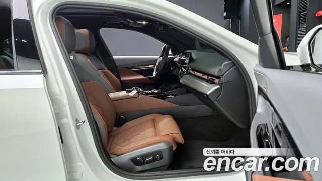 2025 BMW 5Series (G60) 530i xDrive M Sport Sold VIN WBA51FJ0XSCV82482 – photo 18 2025 BMW 5Series (G60) 530i xDrive M Sport Sold VIN WBA51FJ0XSCV82482 – photo 18