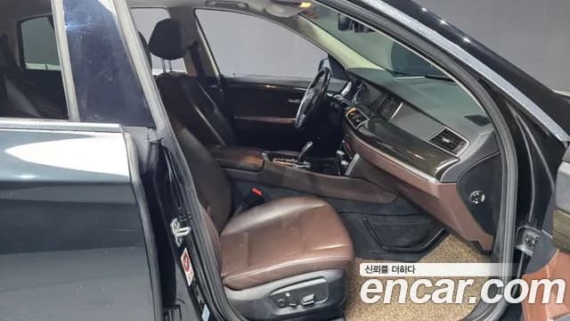 2017 BMW 5Series GT (F07) GT ED Edition Sold VIN WBA5N2105HG269192 – interior seats 2017 BMW 5Series GT (F07) GT ED Edition Sold VIN WBA5N2105HG269192 – interior seats