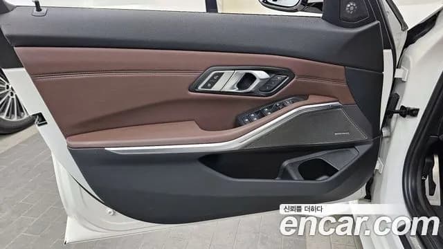 2019 BMW 3 Series (G20) 330i M Sport Sold VIN WBA5R3109KAK28326 – side profile 2019 BMW 3 Series (G20) 330i M Sport Sold VIN WBA5R3109KAK28326 – side profile