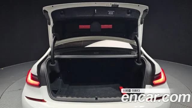 2021 BMW 3 Series (G20) 320d M Sport Sold VIN WBA5V5104MFK19546 – trunk area 2021 BMW 3 Series (G20) 320d M Sport Sold VIN WBA5V5104MFK19546 – trunk area
