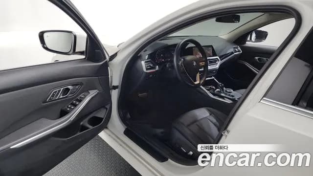2019 BMW 3 Series (G20) 320d Sold VIN WBA5V510XKAJ58729 – trunk area 2019 BMW 3 Series (G20) 320d Sold VIN WBA5V510XKAJ58729 – trunk area