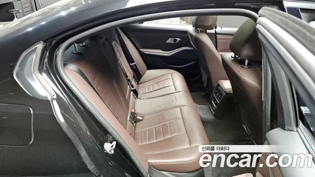 2020 BMW 3 Series (G20) 320d xDrive Luxury Sold VIN WBA5V7105LFJ57018 – trunk area 2020 BMW 3 Series (G20) 320d xDrive Luxury Sold VIN WBA5V7105LFJ57018 – trunk area