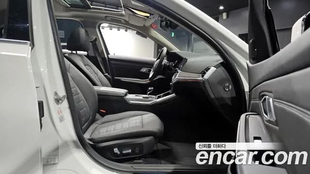 2021 BMW 3 Series (G20) 320i Luxury Sold VIN WBA5X5101MFK63305 – exterior detail 2021 BMW 3 Series (G20) 320i Luxury Sold VIN WBA5X5101MFK63305 – exterior detail
