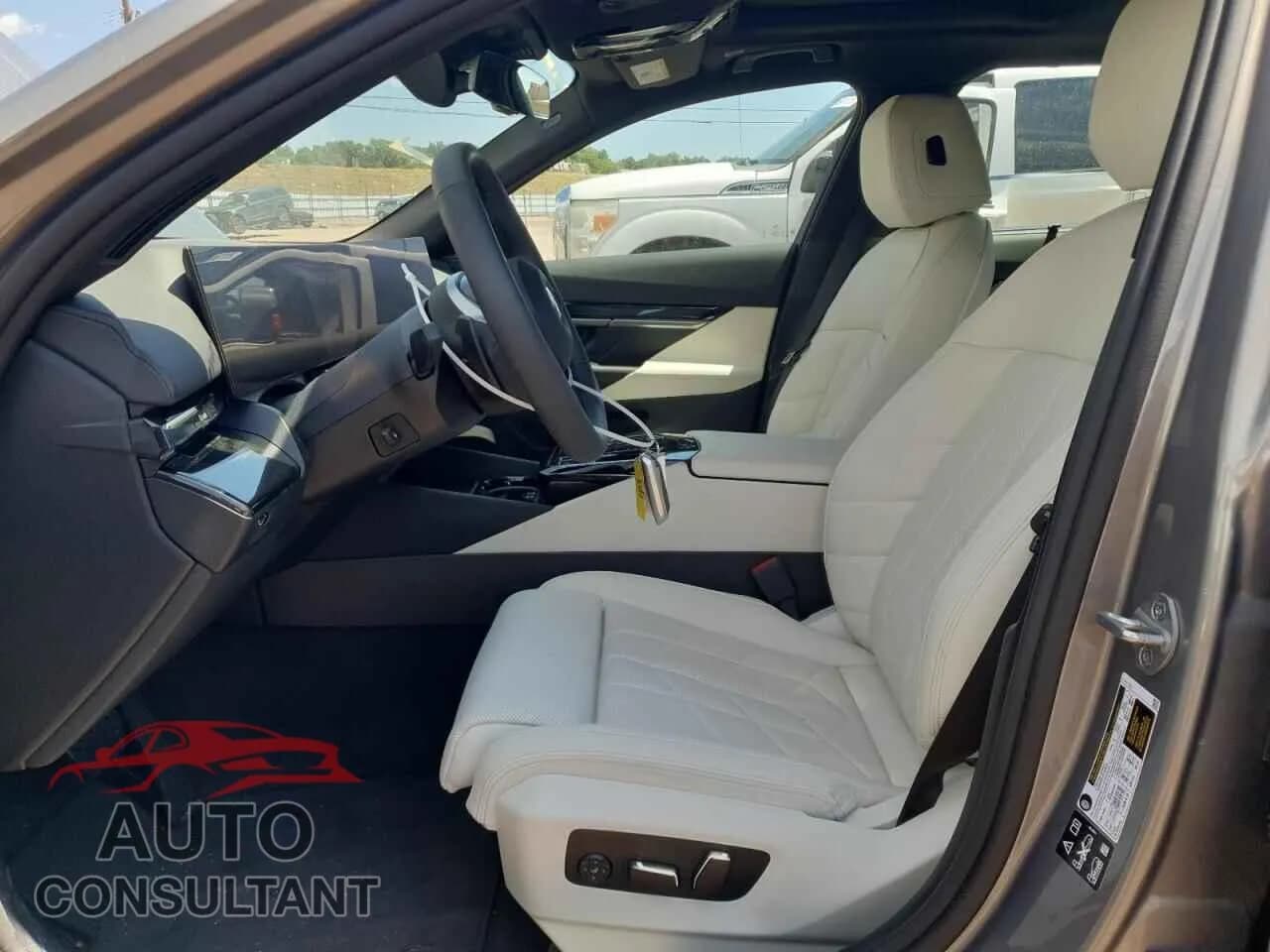 2024 BMW 5 SERIES Damaged VIN WBA63FJ06RCR12546 – exterior detail 2024 BMW 5 SERIES Damaged VIN WBA63FJ06RCR12546 – exterior detail