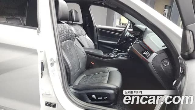 2023 BMW 5Series (G30) 530i M Sport Package Sold VIN WBA71BH00PCL33137 – interior seats 2023 BMW 5Series (G30) 530i M Sport Package Sold VIN WBA71BH00PCL33137 – interior seats