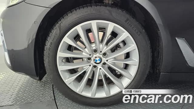 2021 BMW 5 Series (G30) 530i Luxury Sold VIN WBA71BH02MWX02963 – trunk area 2021 BMW 5 Series (G30) 530i Luxury Sold VIN WBA71BH02MWX02963 – trunk area