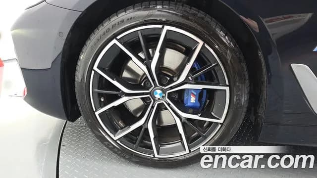2022 BMW 5Series (G30) 530i M Sport Package Sold VIN WBA71BH02NCJ93301 – exterior detail 2022 BMW 5Series (G30) 530i M Sport Package Sold VIN WBA71BH02NCJ93301 – exterior detail