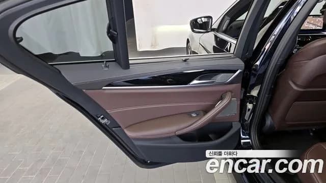 2023 BMW 5Series (G30) 530i M Sport Package Sold VIN WBA71BH04PCL69686 – trunk area 2023 BMW 5Series (G30) 530i M Sport Package Sold VIN WBA71BH04PCL69686 – trunk area
