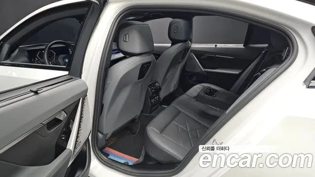 2025 BMW 5 Series (G60) 530e M Sport Sold VIN WBA71FJ02SCV21300 – photo 17 2025 BMW 5 Series (G60) 530e M Sport Sold VIN WBA71FJ02SCV21300 – photo 17