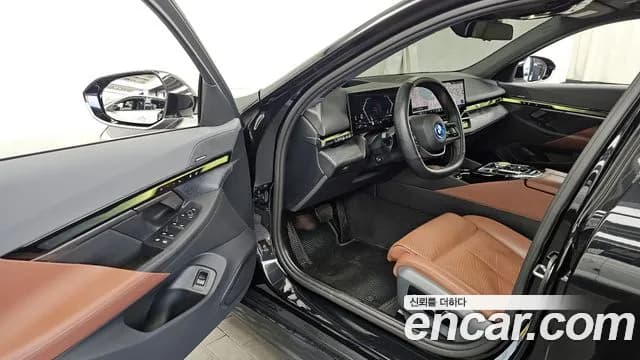 2024 BMW 5Series (G60) 530e Sold VIN WBA71FJ08RCR24269 – trunk area 2024 BMW 5Series (G60) 530e Sold VIN WBA71FJ08RCR24269 – trunk area