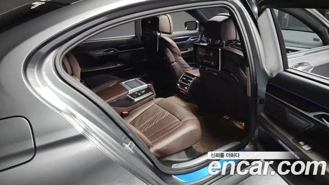 2017 BMW 7Series (G11) 740Li xDrive M Sport Package Sold VIN WBA7E4104HGV24810 – exterior detail 2017 BMW 7Series (G11) 740Li xDrive M Sport Package Sold VIN WBA7E4104HGV24810 – exterior detail