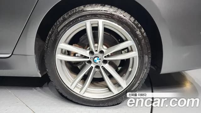 2017 BMW 7Series (G11) 740Li xDrive M Sport Package Sold VIN WBA7E4104HGV24810 – photo 14 2017 BMW 7Series (G11) 740Li xDrive M Sport Package Sold VIN WBA7E4104HGV24810 – photo 14