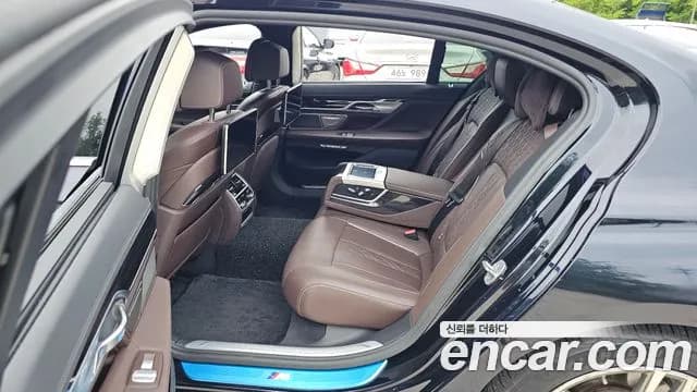 2018 BMW 7Series (G11) 740Li xDrive M Sport Package Sold VIN WBA7E4105JGV25924 – exterior detail 2018 BMW 7Series (G11) 740Li xDrive M Sport Package Sold VIN WBA7E4105JGV25924 – exterior detail