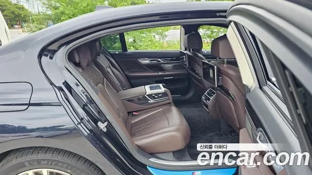 2018 BMW 7Series (G11) 740Li xDrive M Sport Package Sold VIN WBA7E4105JGV25924 – photo 17 2018 BMW 7Series (G11) 740Li xDrive M Sport Package Sold VIN WBA7E4105JGV25924 – photo 17