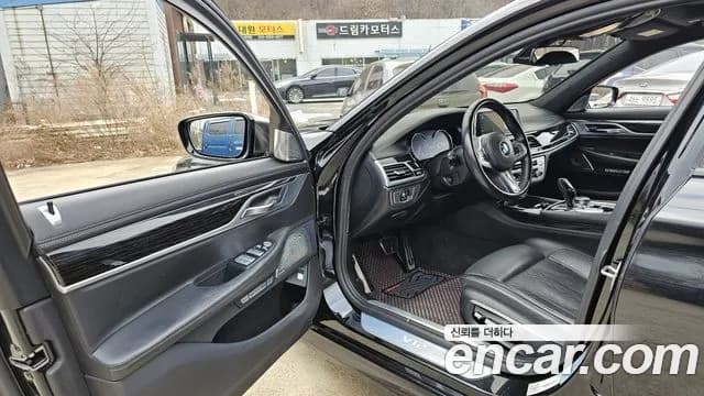 2017 BMW 7Series (G11) M760Li xDrive Sold VIN WBA7H6102HG612838 – photo 11 2017 BMW 7Series (G11) M760Li xDrive Sold VIN WBA7H6102HG612838 – photo 11