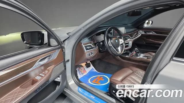 2021 BMW 7Series (G11) 730Ld xDrive Design Pure Excellence Sold VIN WBA7J4107MCF51239 – trunk area 2021 BMW 7Series (G11) 730Ld xDrive Design Pure Excellence Sold VIN WBA7J4107MCF51239 – trunk area