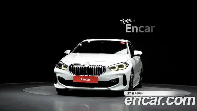 2021 BMW 1 Series (F40) 120i M Sports Sold VIN WBA7L7100M7J44106 – front exterior 2021 BMW 1 Series (F40) 120i M Sports Sold VIN WBA7L7100M7J44106 – front exterior