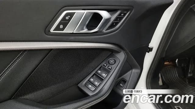 2022 BMW 1Series (F40) 120i M Sports Sold VIN WBA7L7100N7J91640 – interior seats 2022 BMW 1Series (F40) 120i M Sports Sold VIN WBA7L7100N7J91640 – interior seats