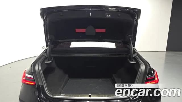 2020 BMW 7 Series (G11) 740Li xDrive M Sport Package Sold VIN WBA7T4108LGM53996 – exterior detail 2020 BMW 7 Series (G11) 740Li xDrive M Sport Package Sold VIN WBA7T4108LGM53996 – exterior detail