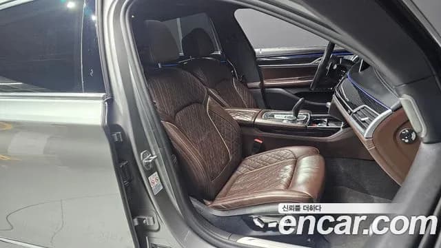 2021 BMW 7Series (G11) 740Li xDrive M Sport Package Sold VIN WBA7T4108MCG24712 – interior seats 2021 BMW 7Series (G11) 740Li xDrive M Sport Package Sold VIN WBA7T4108MCG24712 – interior seats