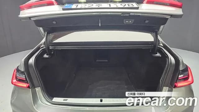 2021 BMW 7Series (G11) 740Li xDrive M Sport Package Sold VIN WBA7T4108MCG24712 – exterior detail 2021 BMW 7Series (G11) 740Li xDrive M Sport Package Sold VIN WBA7T4108MCG24712 – exterior detail