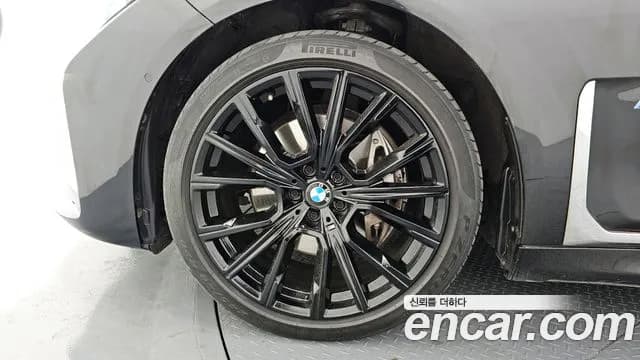 2022 BMW 7 Series (G11) 740Li xDrive M Sport Package Sold VIN WBA7T4108NCK75064 – exterior detail 2022 BMW 7 Series (G11) 740Li xDrive M Sport Package Sold VIN WBA7T4108NCK75064 – exterior detail