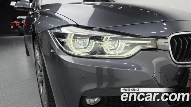 2018 BMW 3 Series (F30) 320i M Sport Sold VIN WBA8A9102JAH11147 – photo 11 2018 BMW 3 Series (F30) 320i M Sport Sold VIN WBA8A9102JAH11147 – photo 11