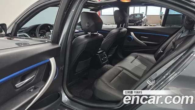 2018 BMW 3 Series (F30) 320i M Sport Sold VIN WBA8A9102JAH11147 – photo 13 2018 BMW 3 Series (F30) 320i M Sport Sold VIN WBA8A9102JAH11147 – photo 13