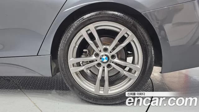 2018 BMW 3 Series (F30) 320i M Sport Sold VIN WBA8A9102JAH11147 – photo 18 2018 BMW 3 Series (F30) 320i M Sport Sold VIN WBA8A9102JAH11147 – photo 18