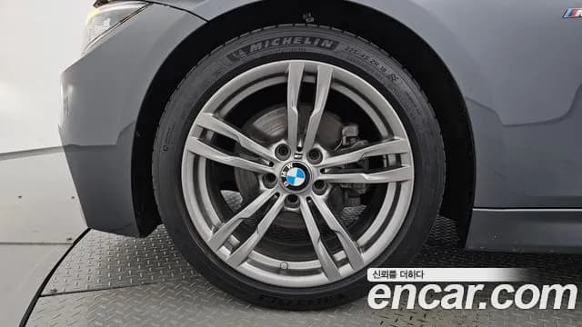 2018 BMW 3Series (F30) 320i M Sport Sold VIN WBA8A9102JK884416 – photo 16 2018 BMW 3Series (F30) 320i M Sport Sold VIN WBA8A9102JK884416 – photo 16