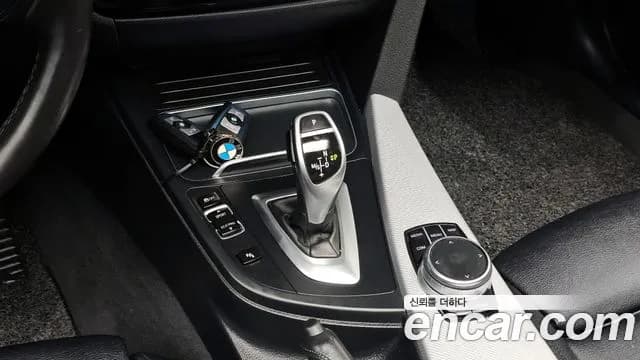 2017 BMW 3Series (F30) 320i M Sport Sold VIN WBA8A9105HK882816 – interior seats 2017 BMW 3Series (F30) 320i M Sport Sold VIN WBA8A9105HK882816 – interior seats