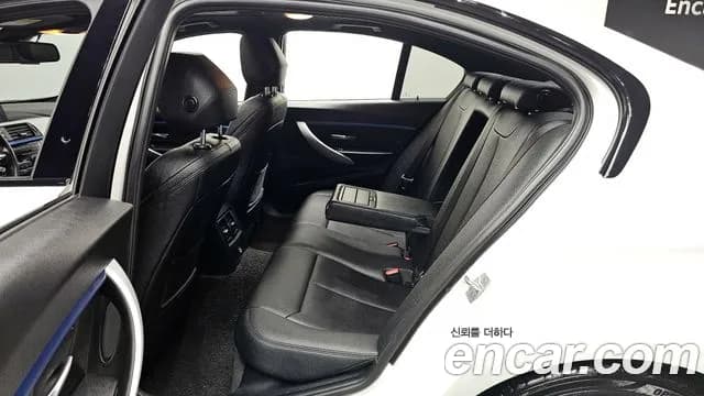 2017 BMW 3Series (F30) 320i M Sport Sold VIN WBA8A9105HK882816 – trunk area 2017 BMW 3Series (F30) 320i M Sport Sold VIN WBA8A9105HK882816 – trunk area