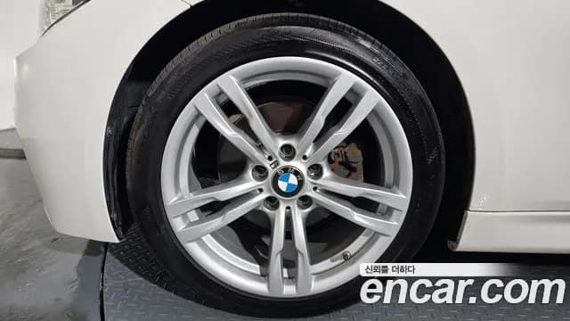2018 BMW 3Series (F30) 320i M Sport Sold VIN WBA8A9108JAH11279 – trunk area 2018 BMW 3Series (F30) 320i M Sport Sold VIN WBA8A9108JAH11279 – trunk area