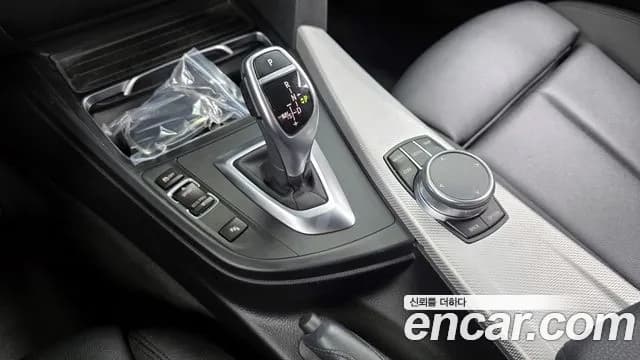 2018 BMW 3 Series (F30) 320i M Sport Sold VIN WBA8A9109JAH11940 – interior seats 2018 BMW 3 Series (F30) 320i M Sport Sold VIN WBA8A9109JAH11940 – interior seats