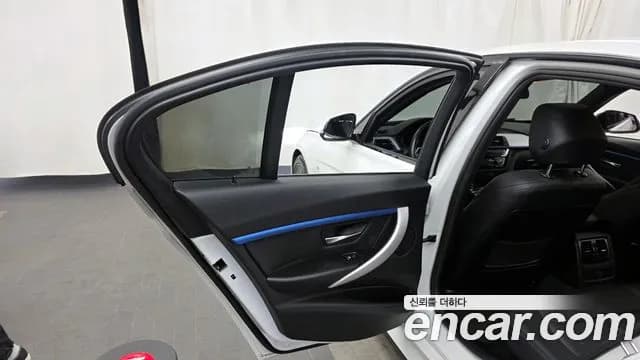 2018 BMW 3 Series (F30) 320i M Sport Sold VIN WBA8A9109JAH11940 – undercarriage 2018 BMW 3 Series (F30) 320i M Sport Sold VIN WBA8A9109JAH11940 – undercarriage