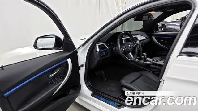 2018 BMW 3 Series (F30) 320i M Sport Sold VIN WBA8A9109JAH11940 – photo 15 2018 BMW 3 Series (F30) 320i M Sport Sold VIN WBA8A9109JAH11940 – photo 15