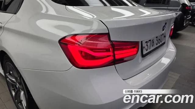 2018 BMW 3 Series (F30) 320i M Sport Sold VIN WBA8A9109JAH11940 – photo 17 2018 BMW 3 Series (F30) 320i M Sport Sold VIN WBA8A9109JAH11940 – photo 17