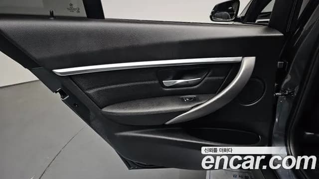 2018 BMW 3 Series (F30) 330i M Sport Shadow Sold VIN WBA8B9102JA826678 – front exterior 2018 BMW 3 Series (F30) 330i M Sport Shadow Sold VIN WBA8B9102JA826678 – front exterior