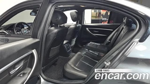 2018 BMW 3 Series (F30) 330i M Sport Shadow Sold VIN WBA8B9102JA826678 – interior seats 2018 BMW 3 Series (F30) 330i M Sport Shadow Sold VIN WBA8B9102JA826678 – interior seats
