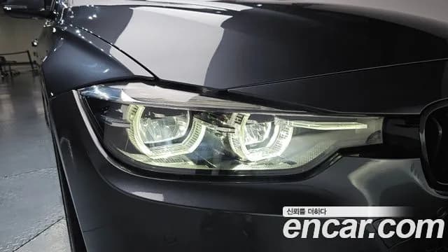 2018 BMW 3 Series (F30) 330i M Sport Shadow Sold VIN WBA8B9102JA826678 – photo 13 2018 BMW 3 Series (F30) 330i M Sport Shadow Sold VIN WBA8B9102JA826678 – photo 13
