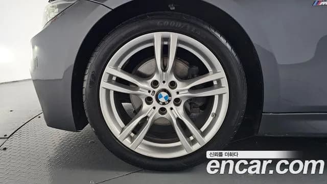 2018 BMW 3 Series (F30) 330i M Sport Shadow Sold VIN WBA8B9102JA826678 – photo 20 2018 BMW 3 Series (F30) 330i M Sport Shadow Sold VIN WBA8B9102JA826678 – photo 20
