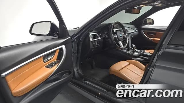 2018 BMW 3 Series (F30) 330i M Sport Shadow Sold VIN WBA8B9104JA826357 – trunk area 2018 BMW 3 Series (F30) 330i M Sport Shadow Sold VIN WBA8B9104JA826357 – trunk area